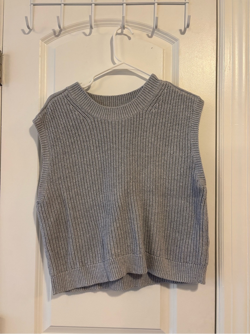 Abercrombie & Fitch Light Gray Ribbed Knit Sleeveless Sweater